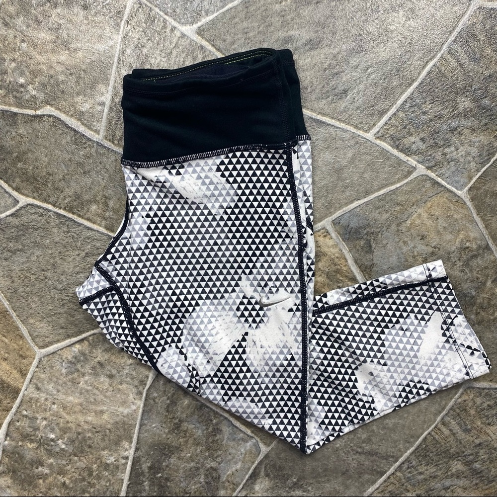 Nike Dri-Fit Floral Print Capris